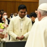 Papa Francisco dedica carta aos esposos de todo o mundo